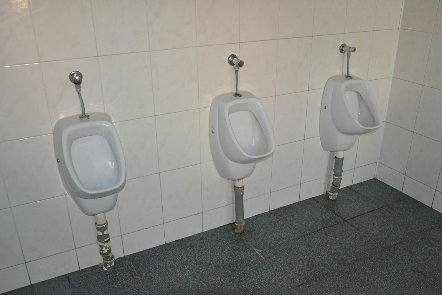 Монтаж писсуара