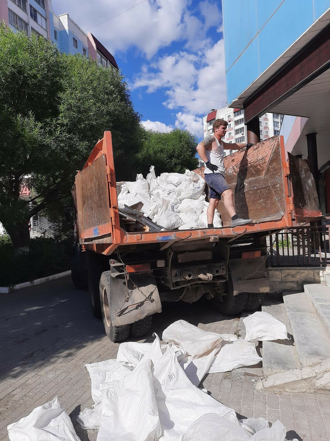 вывоз мусора, вывоз мусора хлама, камаз 4514 вывоз мусора, вывоз мусора камаз самосвал, вывоз мусора барнаул