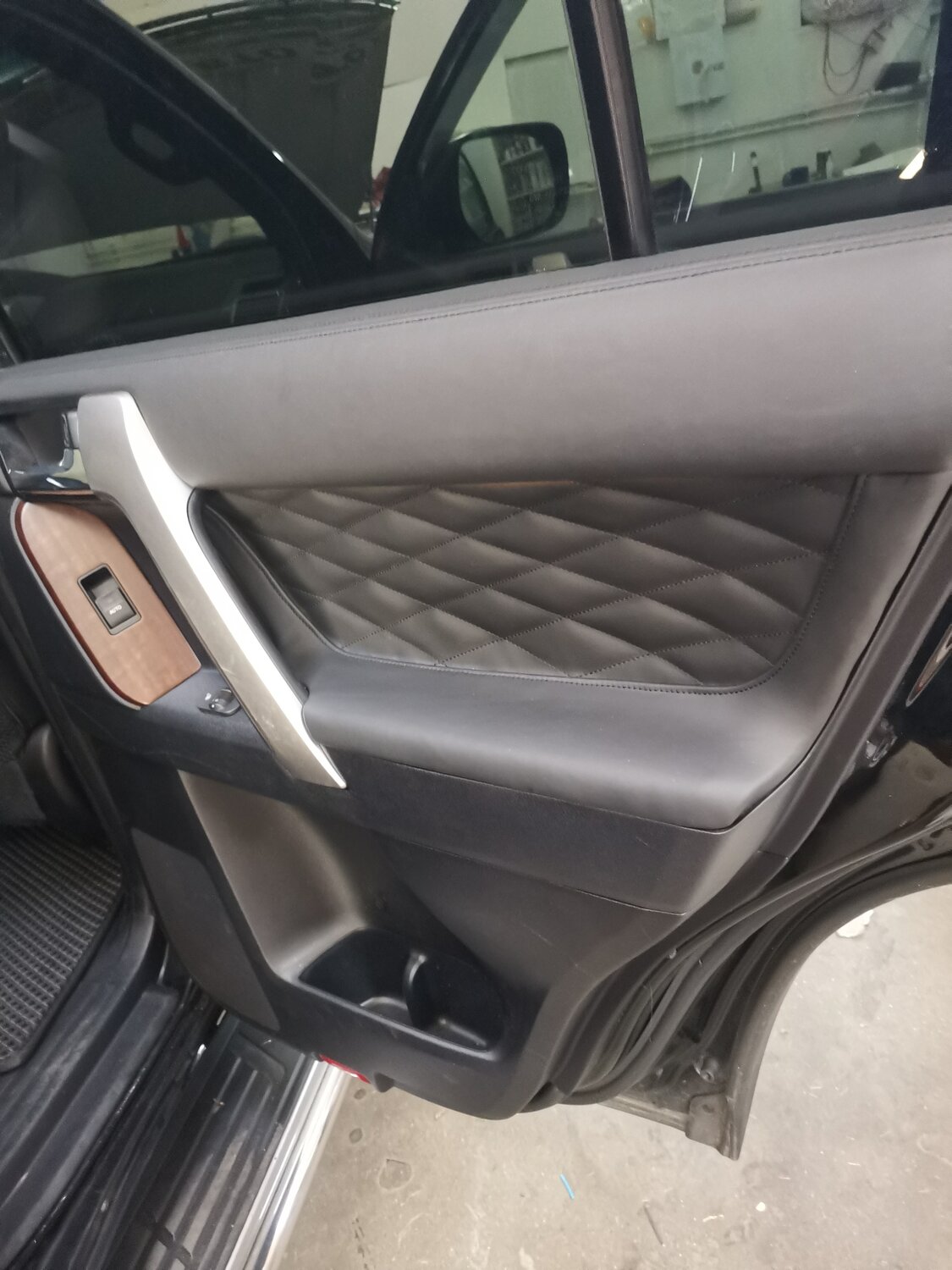 аквапринт салона toyota land cruiser 200, перетяжка дверных карт на тойота ленд крузер 200, прадо 150 перетяжка дверей алькантарой, тойота ленд крузер 200 перешив салона, дверные карты ленд крузер 200