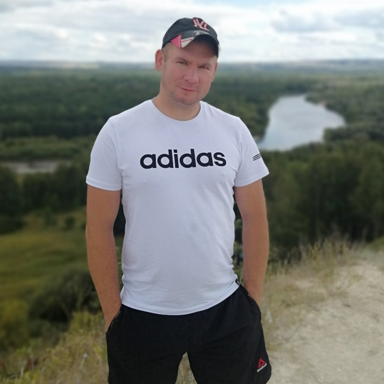 Олег Любимов
