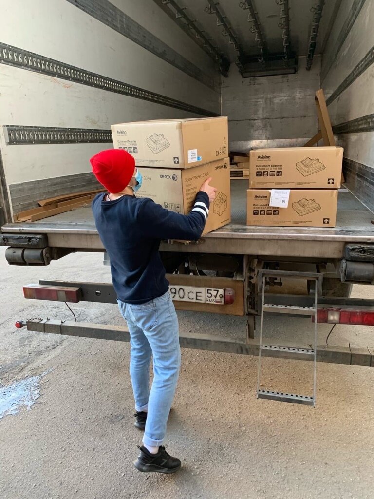 грузчиком, грущик или грузчик, грузчики переезды, грузчик на склад, грузчик работа