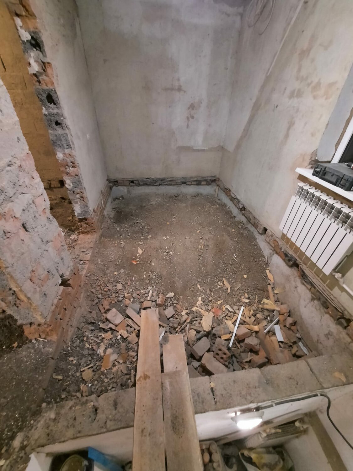 деревянные перекрытия в сталинке, демонтаж пола в сталинке, демонтаж пола сталинка ж.б. перекрытия, демонтаж пола в хрущевке, демонтаж пола