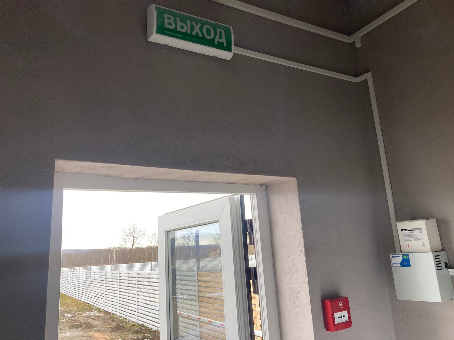 отделка откосов, дсп на откосы окон, откосы на окна, откосы из искусственного камня, откосы на окна из сэндвич панелей 8