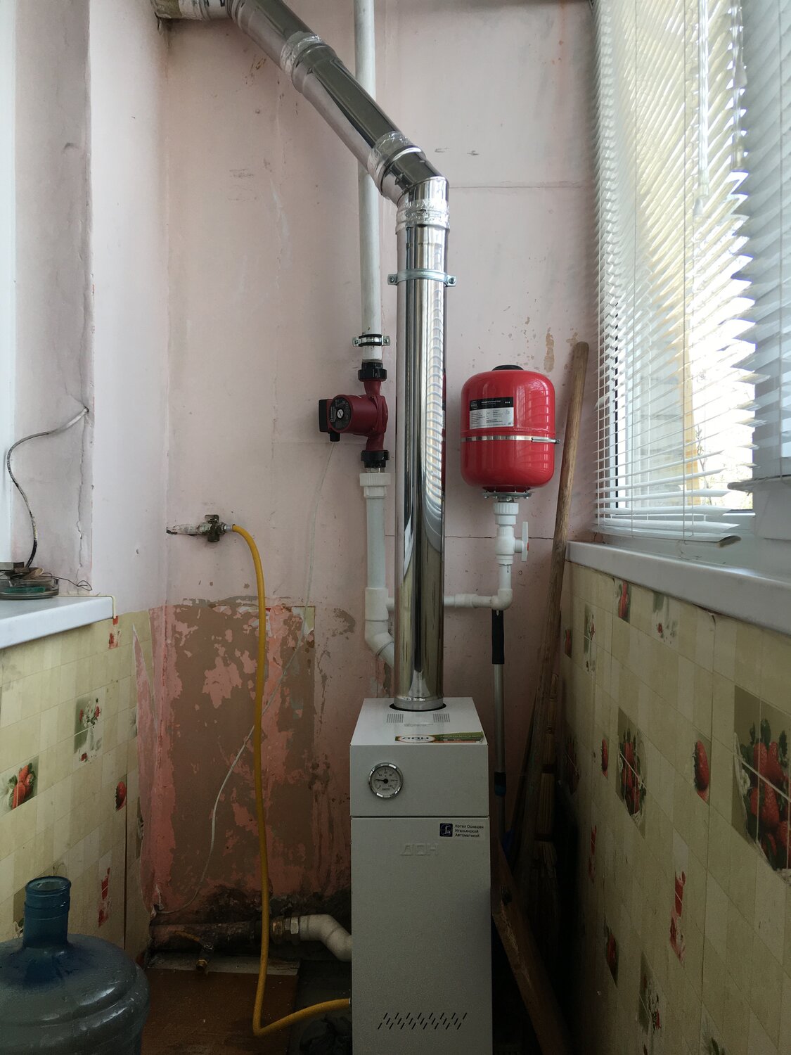 котел агв и газовая колонка в 1 дымоход, агв газовые котлы для частного дома, дымоход котел 1м вольф, котёл газовый напольный, газовый котел в квартире