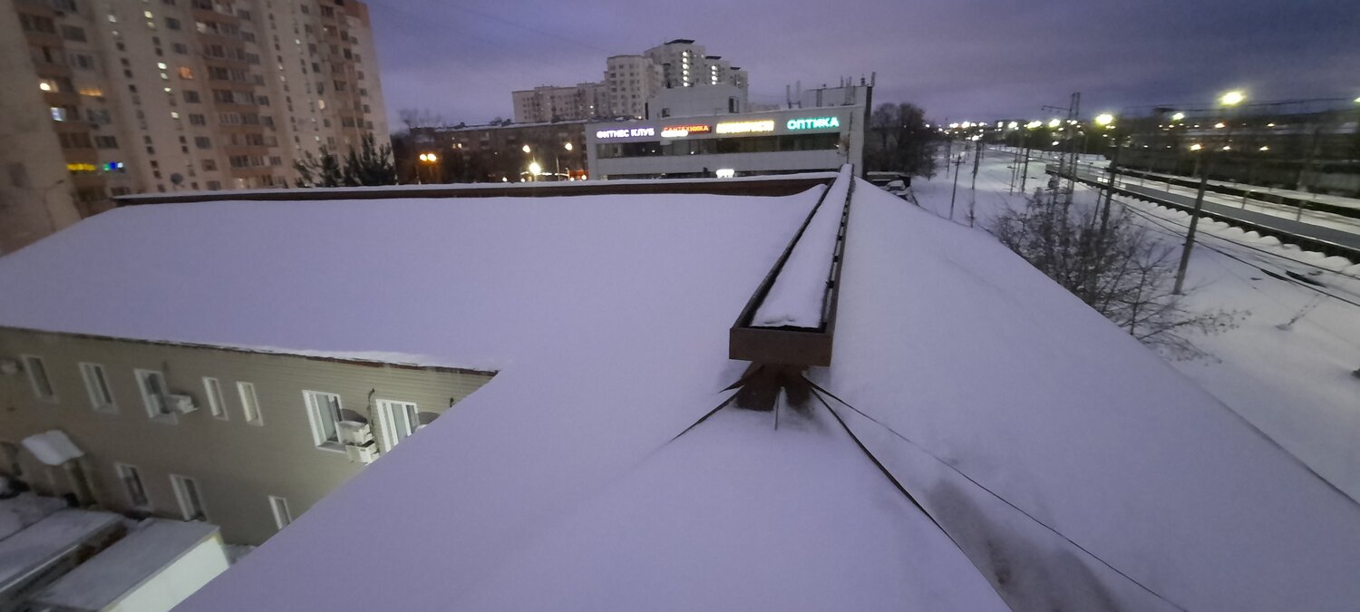 крыша, крыша зимой, крышоснегоочиститель с крыши, кровля, металлическая крыша