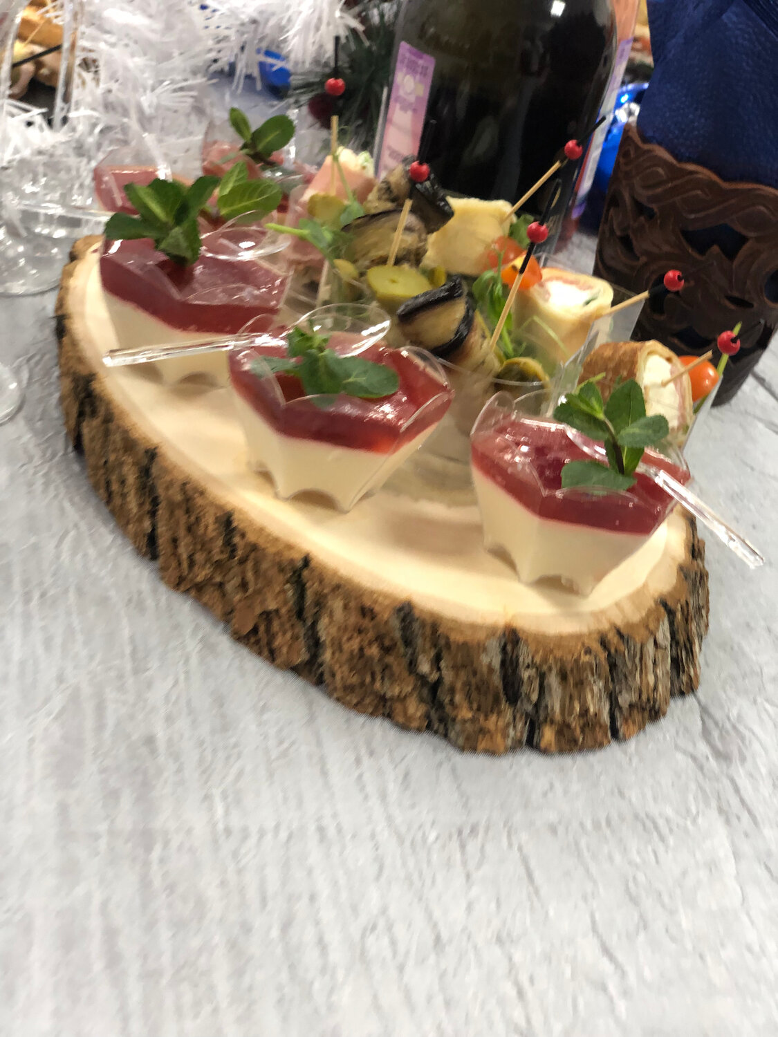 десерт торт, торт, ресторанные канапе, закуски, украшение чизкейка ягодами