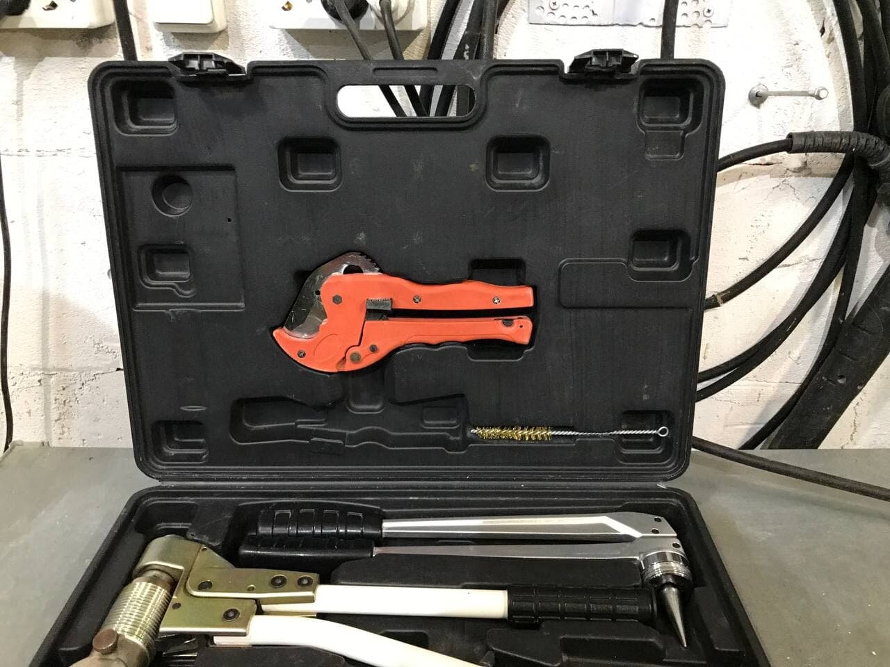 монтажный инструмент stout pex-1632, инструмент для труб rehau pex-1632, инструмент гидравлический для pex труб rehau, монтажный инструмент, инструмент для сшитого полиэтилена