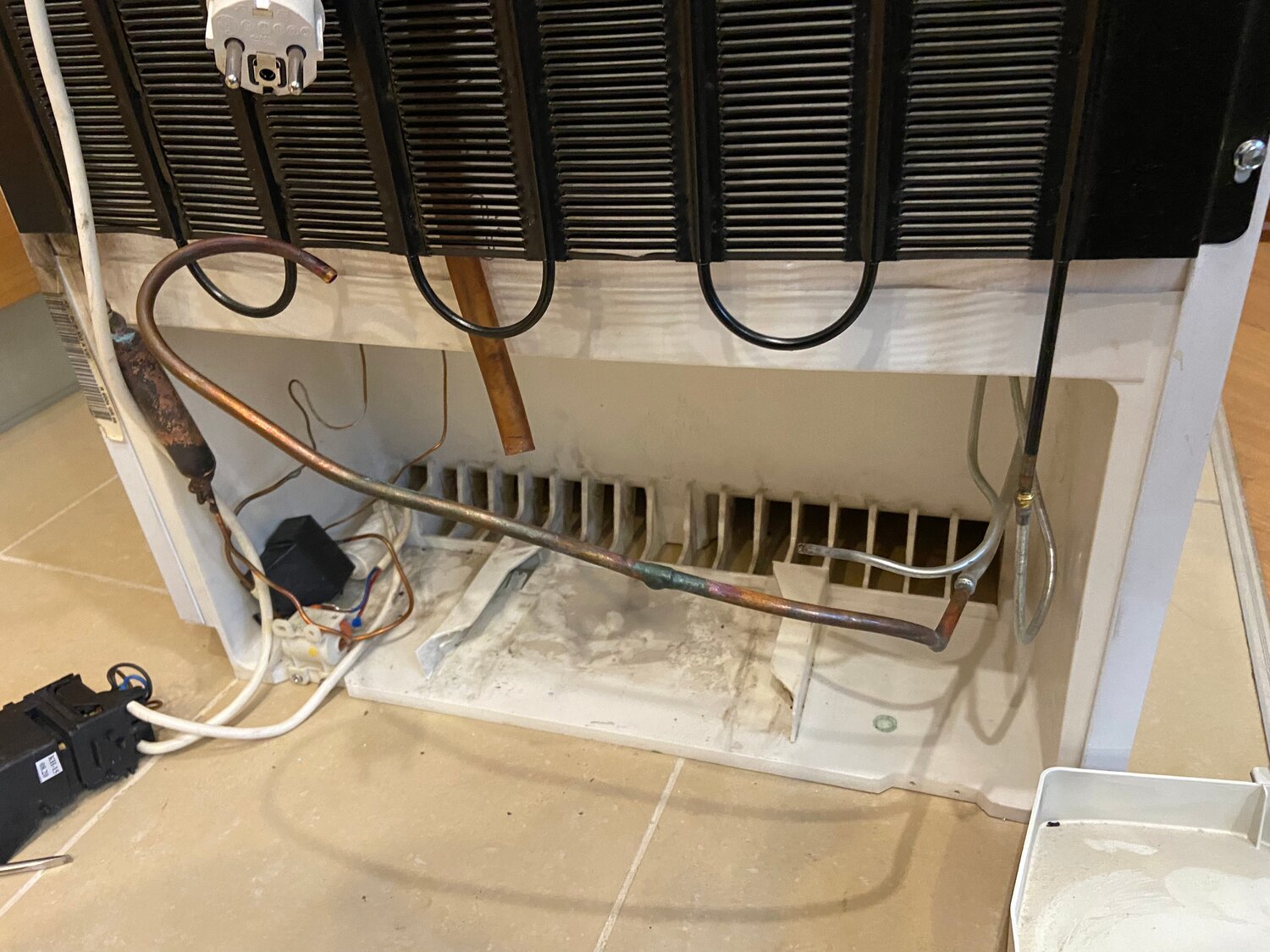 холодильник, бытовой холодильник, утечка фреона, холодильник атлант капиллярная трубка засорена, перестал морозить холодильник индезит