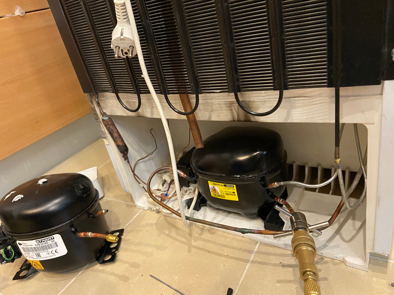 бытовой холодильник, холодильник, работа холодильника, мотор холодильника, компрессор для холодильника