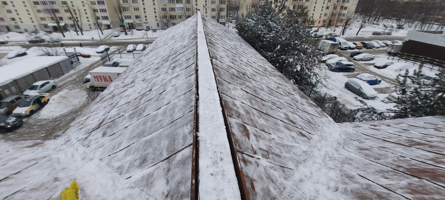 крыша, кровля, кровля дома, снег на крыше, наледь