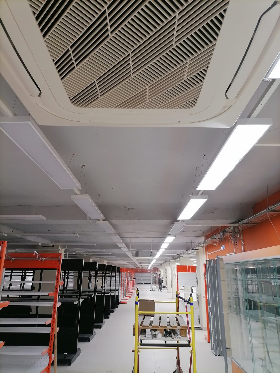 перфорированный фальшпотолок, рейка на потолке отделка торговых центров, потолок, потолок металлический для цеха, кассетный подвесной потолок