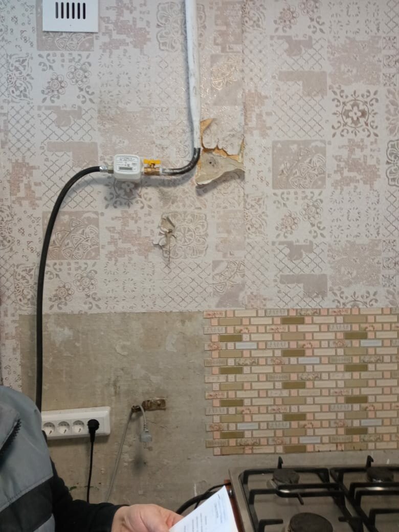 газовая труба в квартире, газовая труба на кухне, газовая труба в квартире на последнем этаже, газовая труба, что такое опуск газовой трубы в квартире