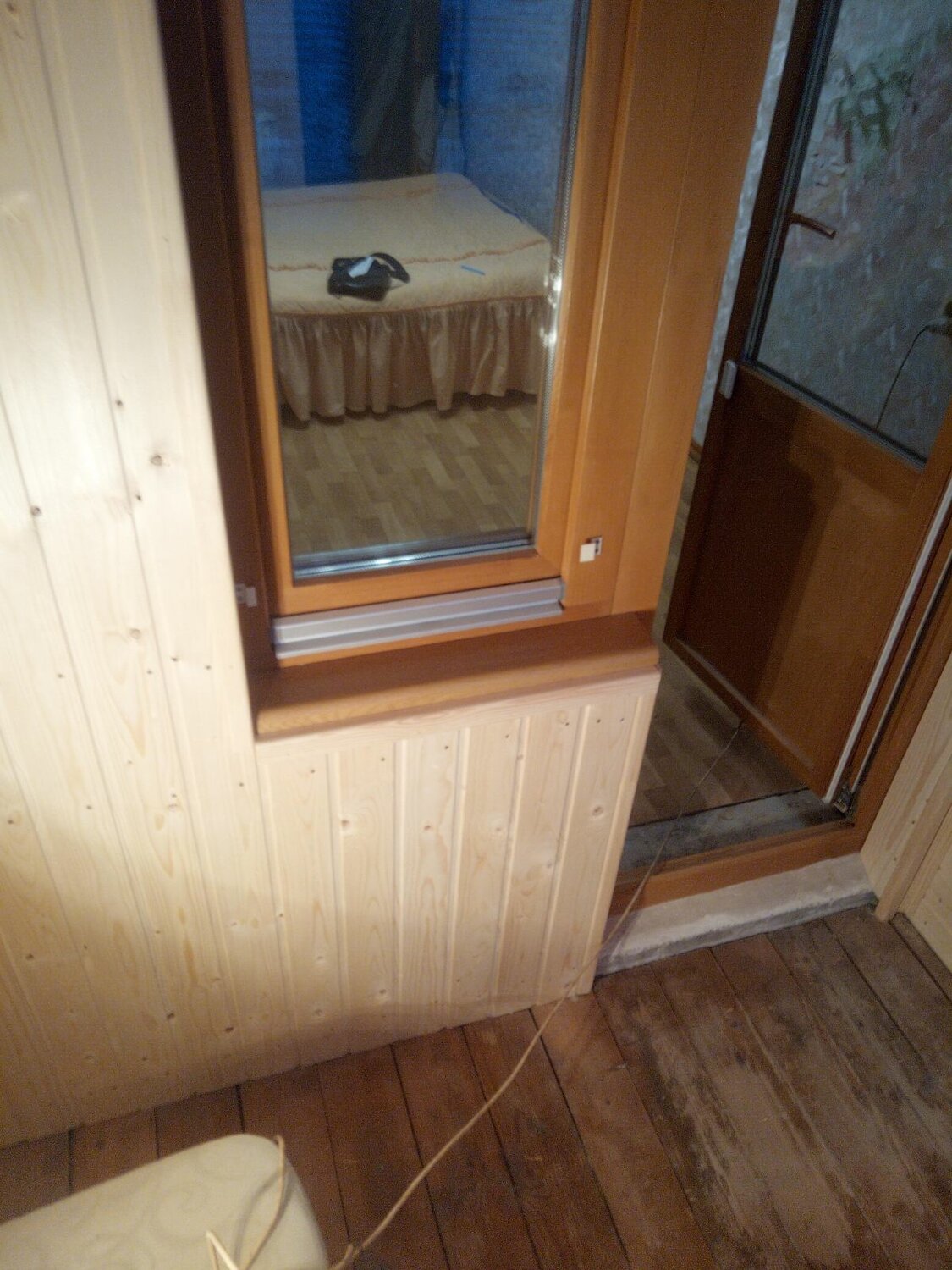 отделка балкона, обшивка балкона, обшивка вагонкой балкона, балкон вагонкой, отделка откосов вагонкой