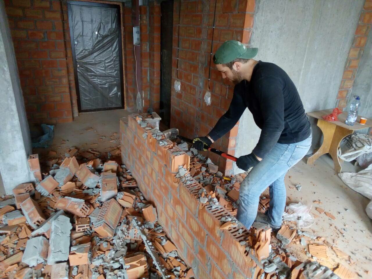 демонтаж стен, демонтажные работы, демонтаж дома, стройка кладка, кладка стен
