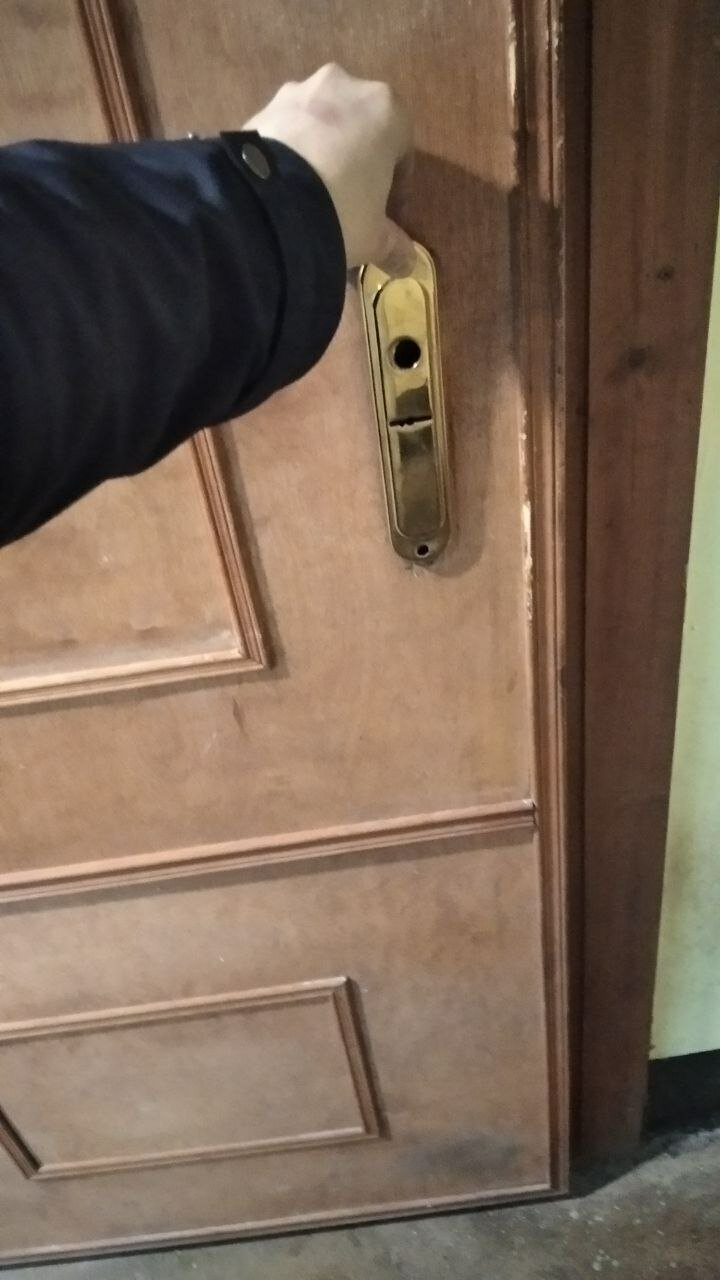 дверь с замком, дверь, металлические двери, установка замков, дверь рычаг