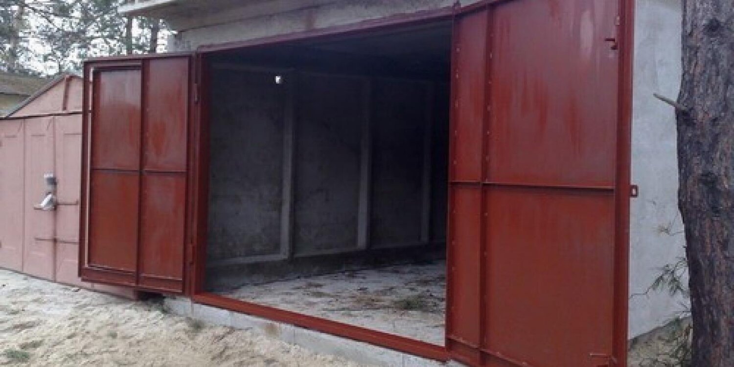 гаражные ворота, ворота 3х3 распашные металлические, металлические гаражные ворота, металлические ворота для гаража, перекос металлических ворот в гараже