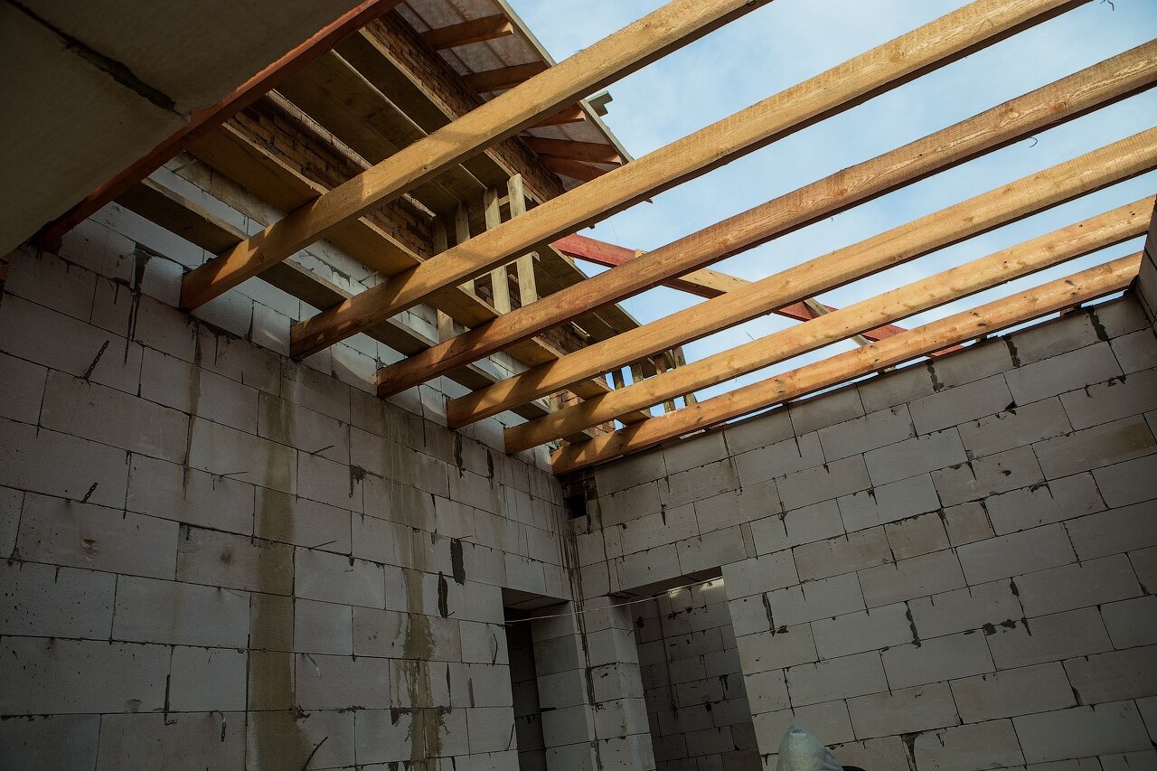 деревянные балки перекрытия, перекрытия в доме, балки перекрытия с шагом 800 мм, деревянное перекрытие между этажами, балки перекрытия 100х200