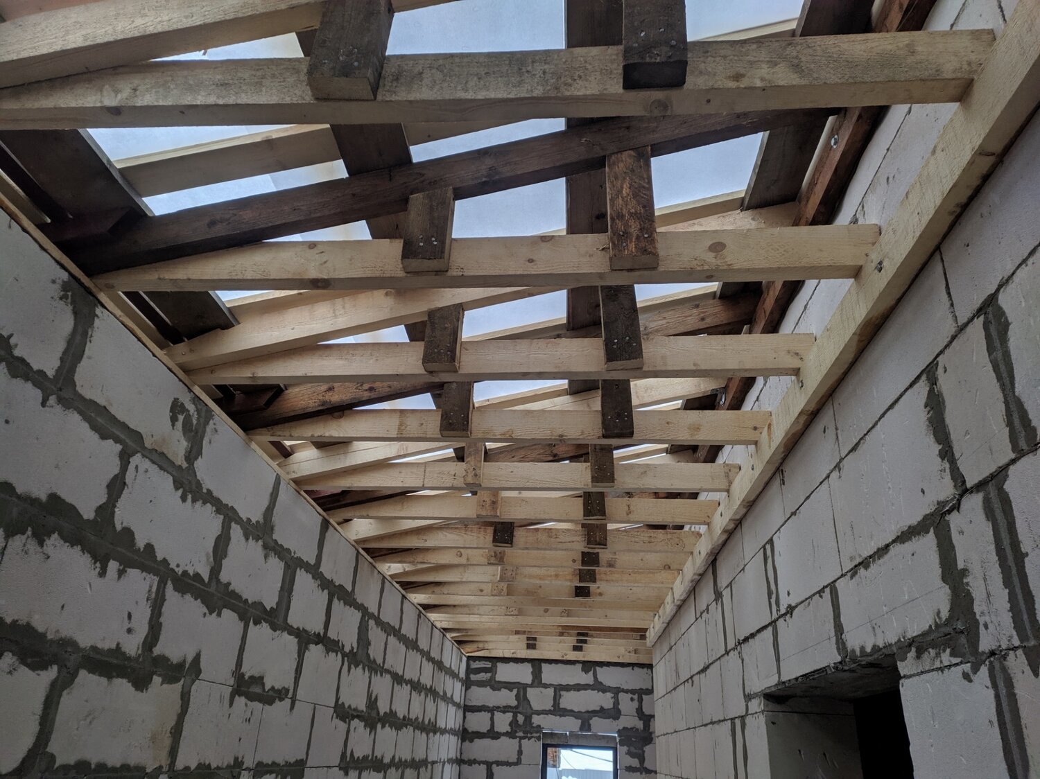 перекрытия в доме, балки перекрытия гараж, балки перекрытия, потолочные балки в доме из газобетона, перекрытия в доме из газобетона