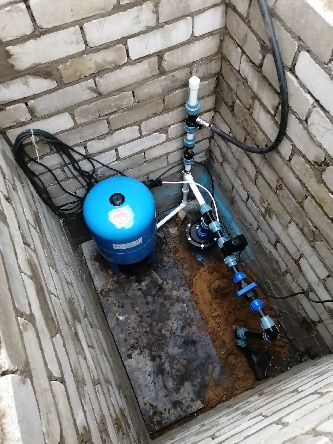 обустройство скважины на воду, обустройство скважины, обвязка скважины на воду, обустройство скважины с кессоном, насосная станция для скважины: 15, 20, 30, 40 метров