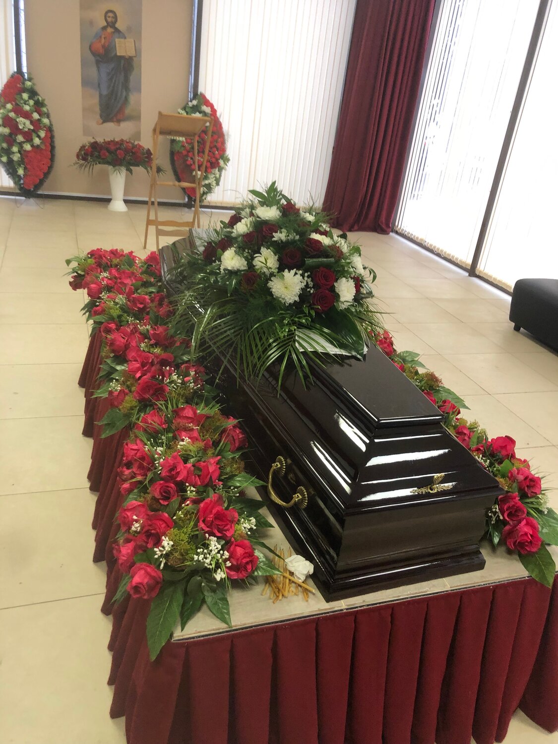 ритуальные услуги, ритуальные товары, композиция на гроб, ритуальные принадлежности, похоронное бюро память волгоград