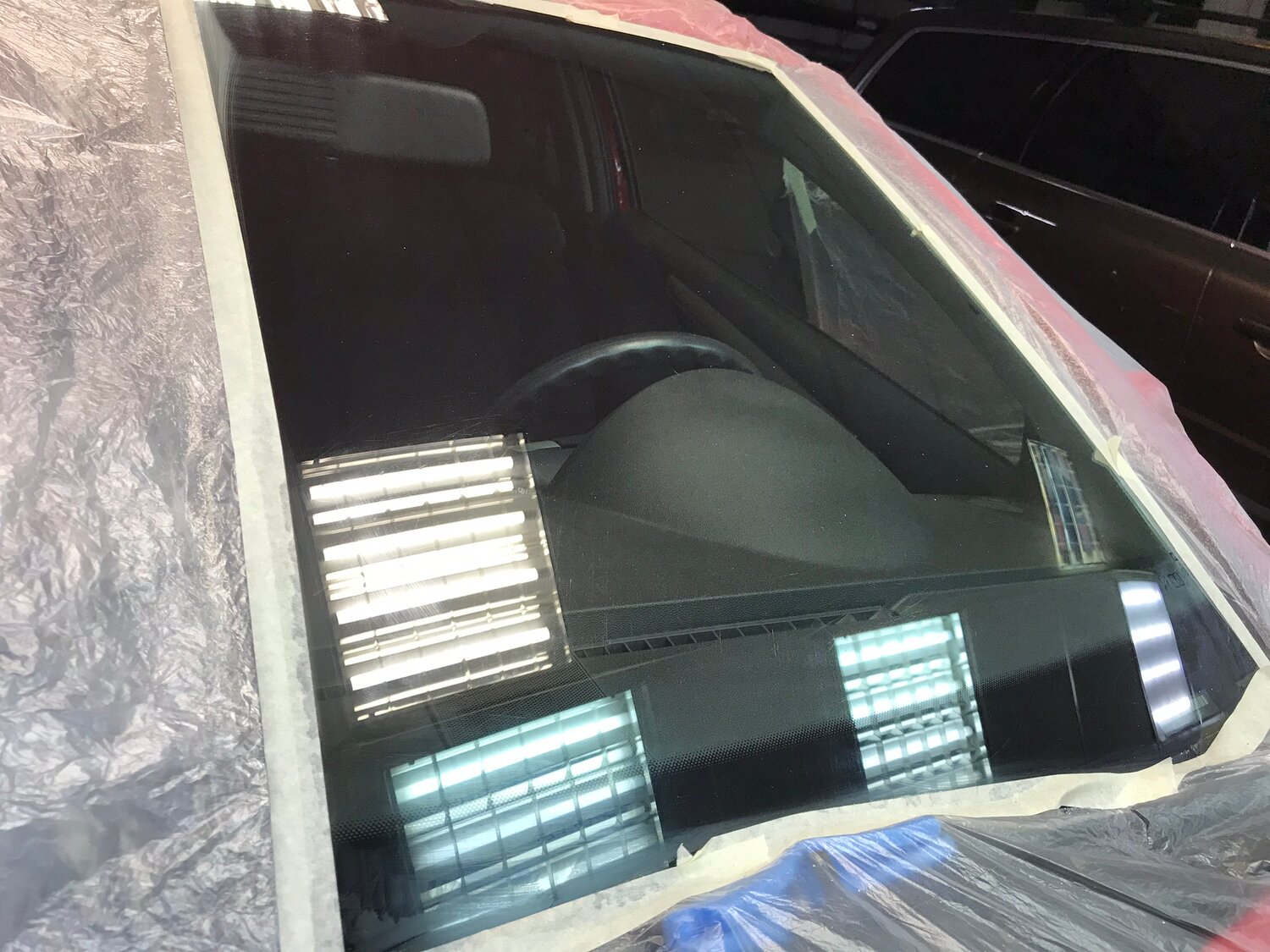 автомобиль, задняя полка москвич святогор, лобаш ваз, два стекла на toyota, авто