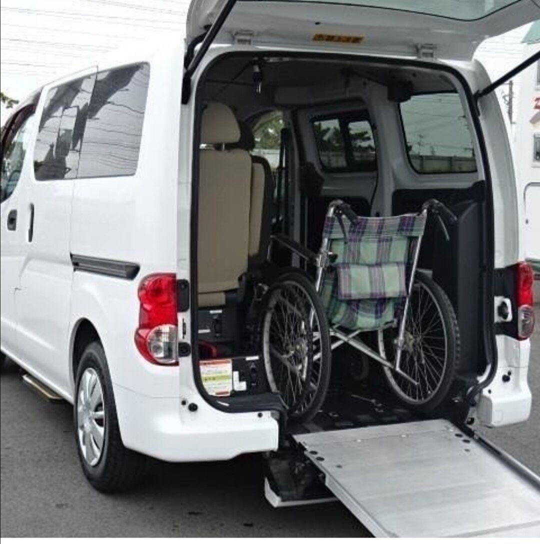 nissan nv200 инвалидная, nissan nv200 в комплектации для перевозки инвалидов, ниссан нв200 японский минивэн, автомобиль для инвалидов, ниссан нв 200