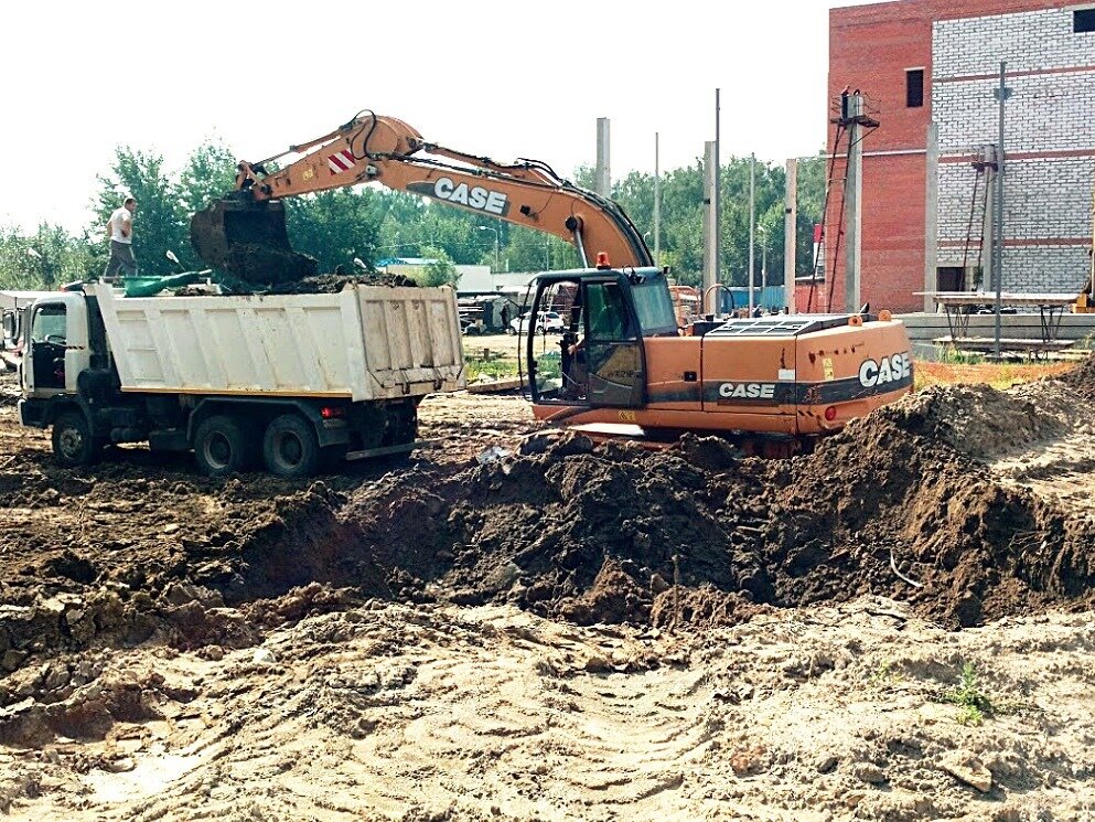 грунт котлованный камаз, вывоз грунта, земляные работы, стройка котлованы техника, разработка грунта экскаватором