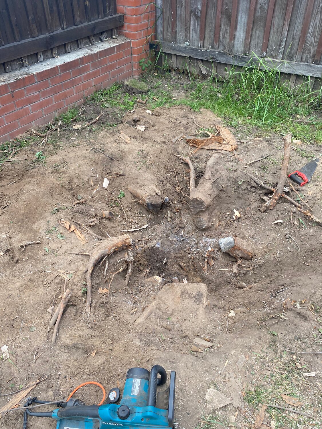 удаление пней, корчевание пней, на даче, корчевание, яма