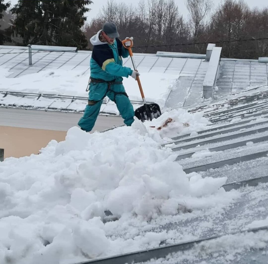 снег с крыши, уборка снега с крыш, очистка крыш от снега, уборка снега, чистка снега