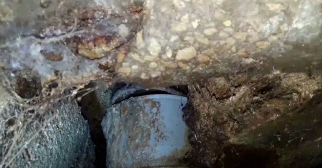 канализация, засор канализации, канализационные трубы, трубы канализации, прорвало канализацию в подвале