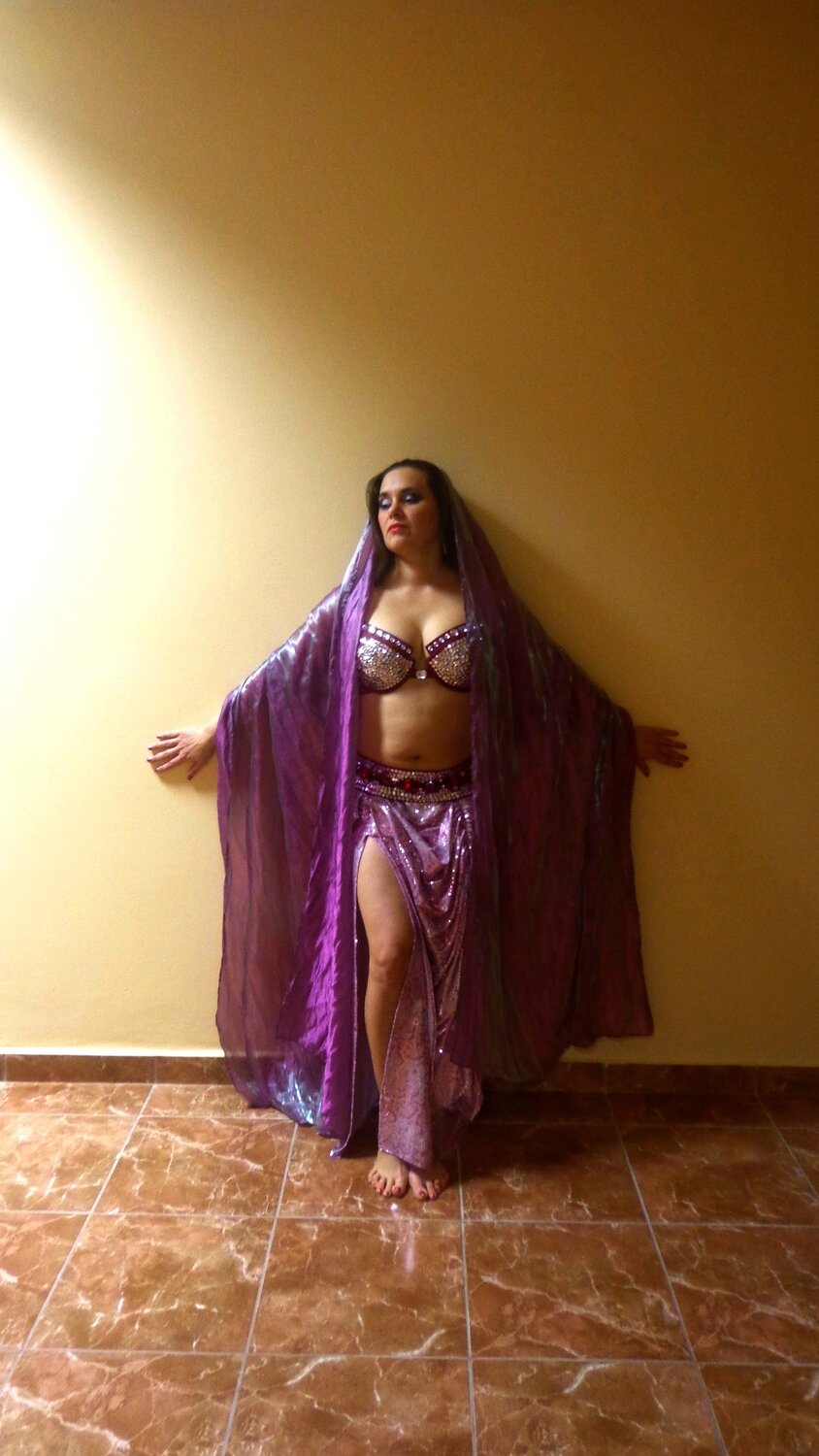 танец живота, linda belly dancer танцовщица, нежный восточный костюм, индийские женщины танец живота, shahrzad belly dancer груд