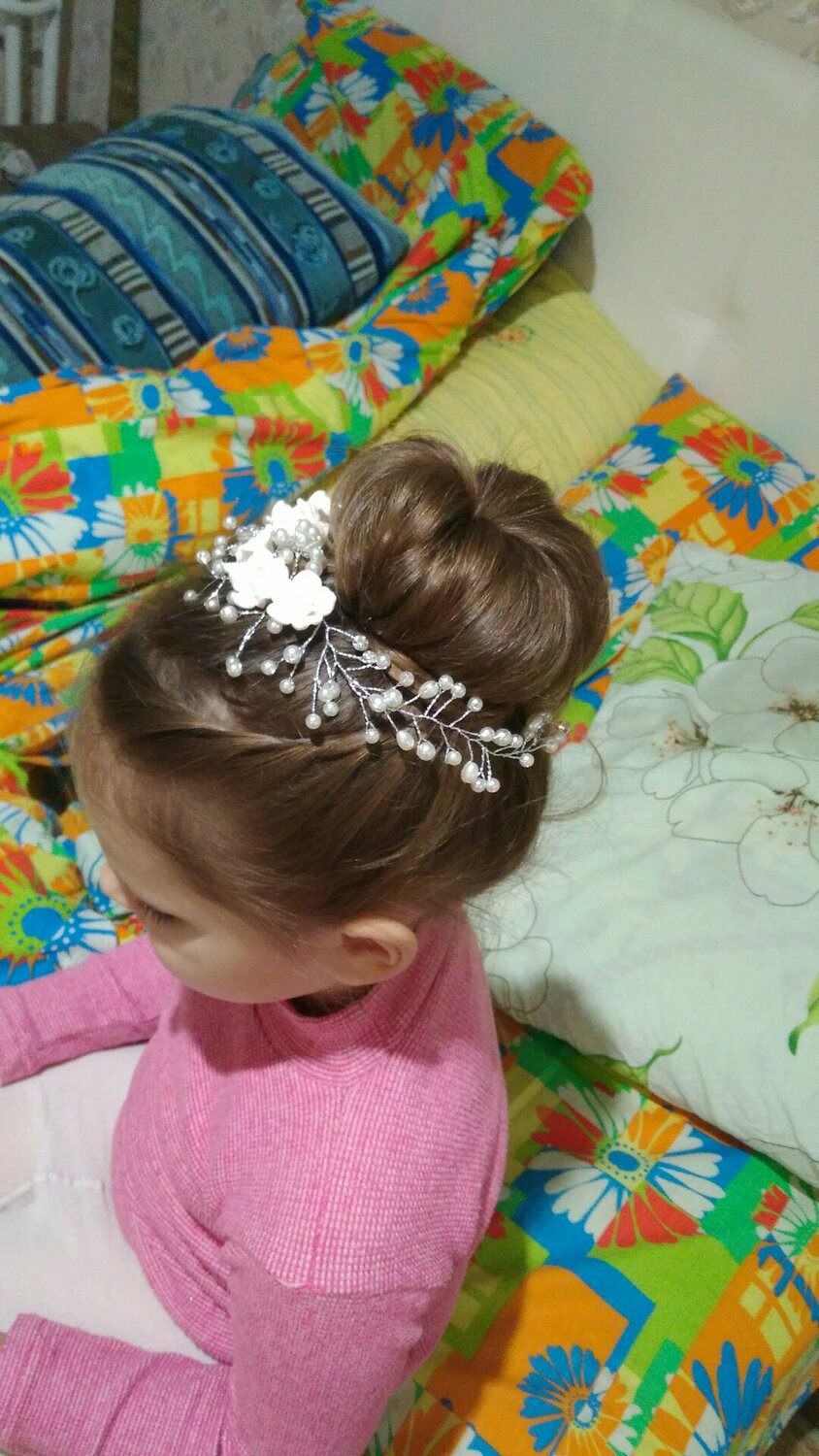 ребёнок, праздничные прически для девочек, причёска, девочка, причёска на выпускной из детского сада 2 пучка