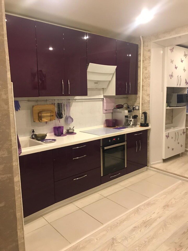 кухня, дизайн кухни, кухонный гарнитур, кухня фиолетовая с бежевым, кухня большая