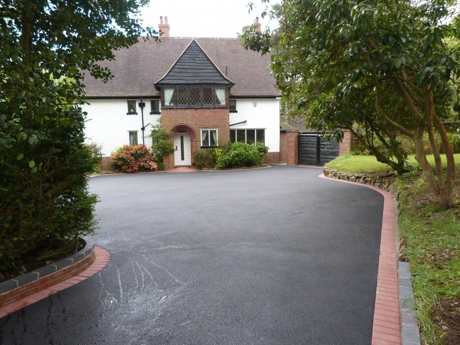 декор для дома на асфальтированным дворе, driveway, ландшафтный дизайн, tarmac driveway, здание