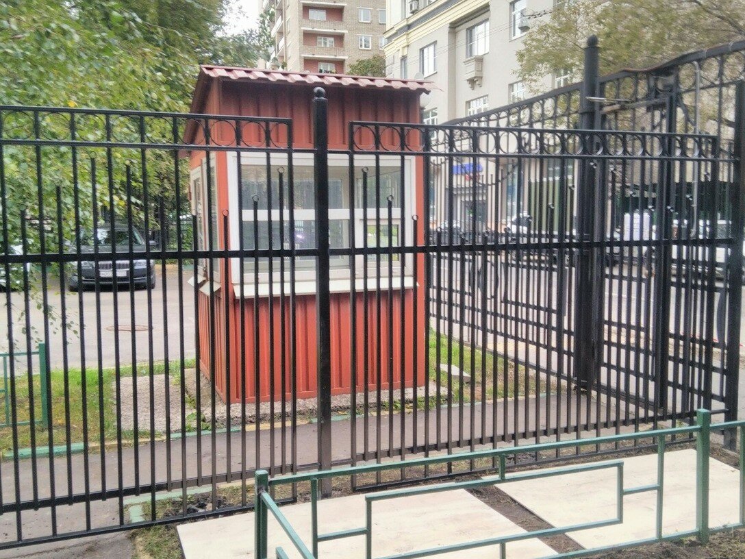гбоу школа № 1598 здание № 11 с дошкольными группами, ограждение двора, детский сад воронцово поле 5 7, забор, ограждение