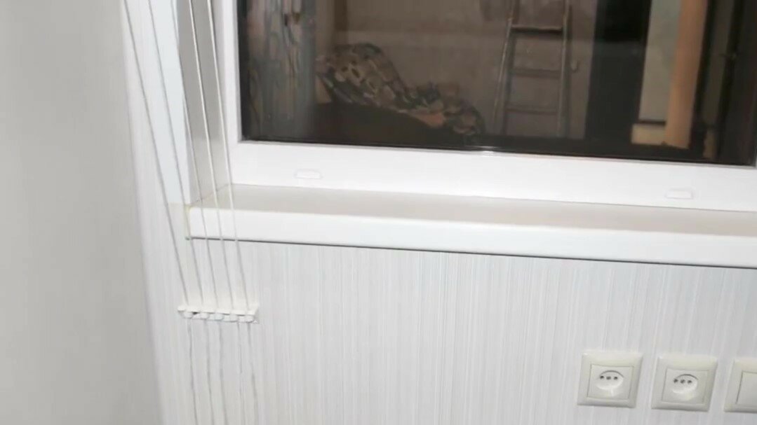 откосы со стороны балкона, отделка балконных откосов, откосы мдф балкон, крепление для подоконника пвх на лоджии, окна