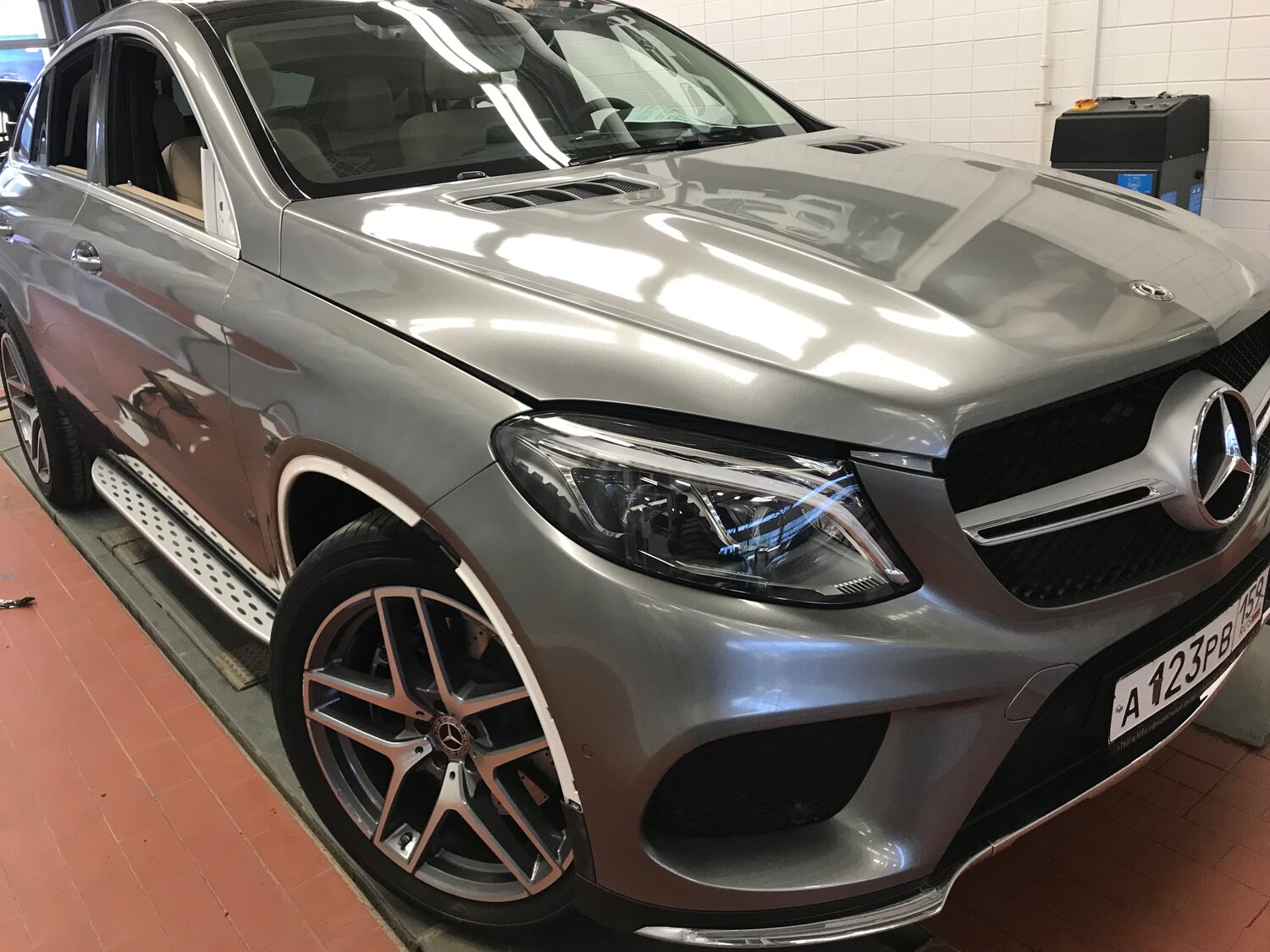 mercedes-benz gle, mercedes-benz gle-класс coupe 3.0 at, mercedes-benz, мерседес gla amg, белый перламутровый мерседес gle coupe 2020