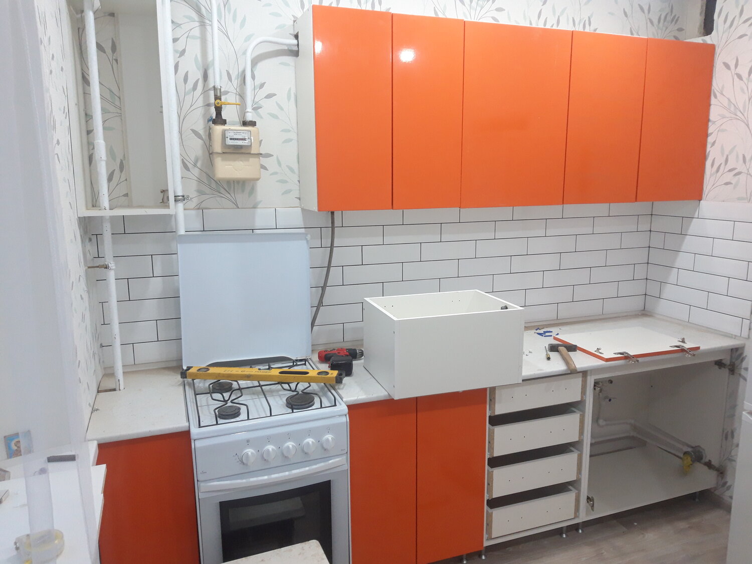 кухня, кухонный гарнитур 130, кухня 210 на 170, кухня с газовой плитой, кухонный гарнитур