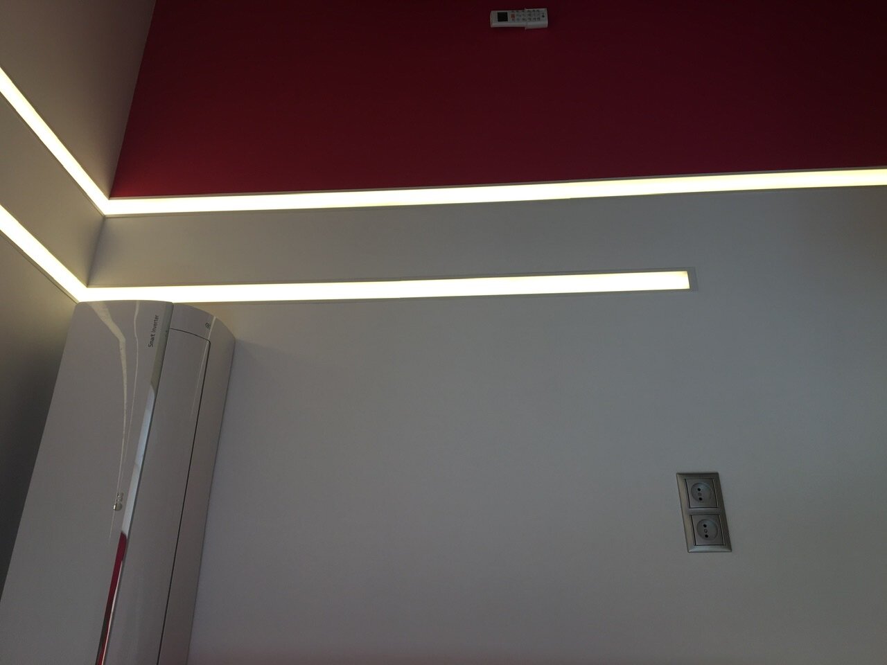 световые линии на потолке, светодиодные линии на потолке, светодиодные полосы на потолке, светодиодное освещение, светодиодный светильник