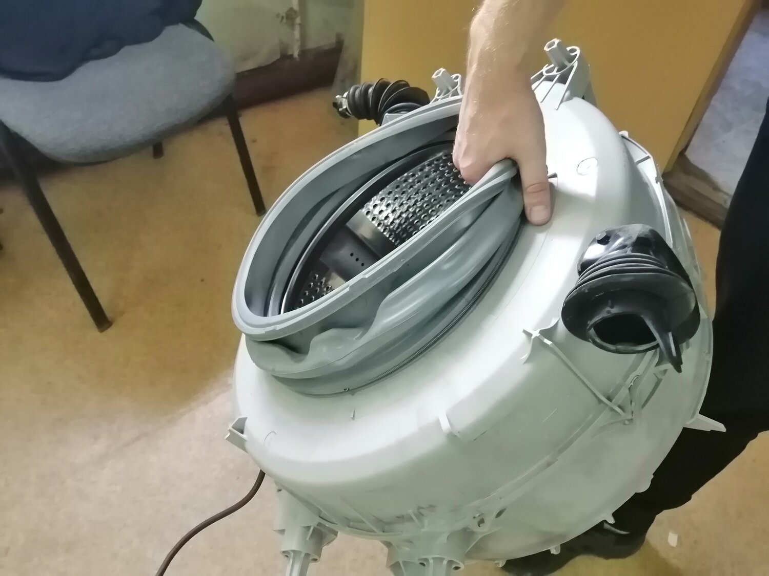 бак стиральной машины аристон 109, бак стиральной машины indesit wise 10, бак стиральной машины горени, бак indesit wisl 62, распиленный бак стиральной машины индезит