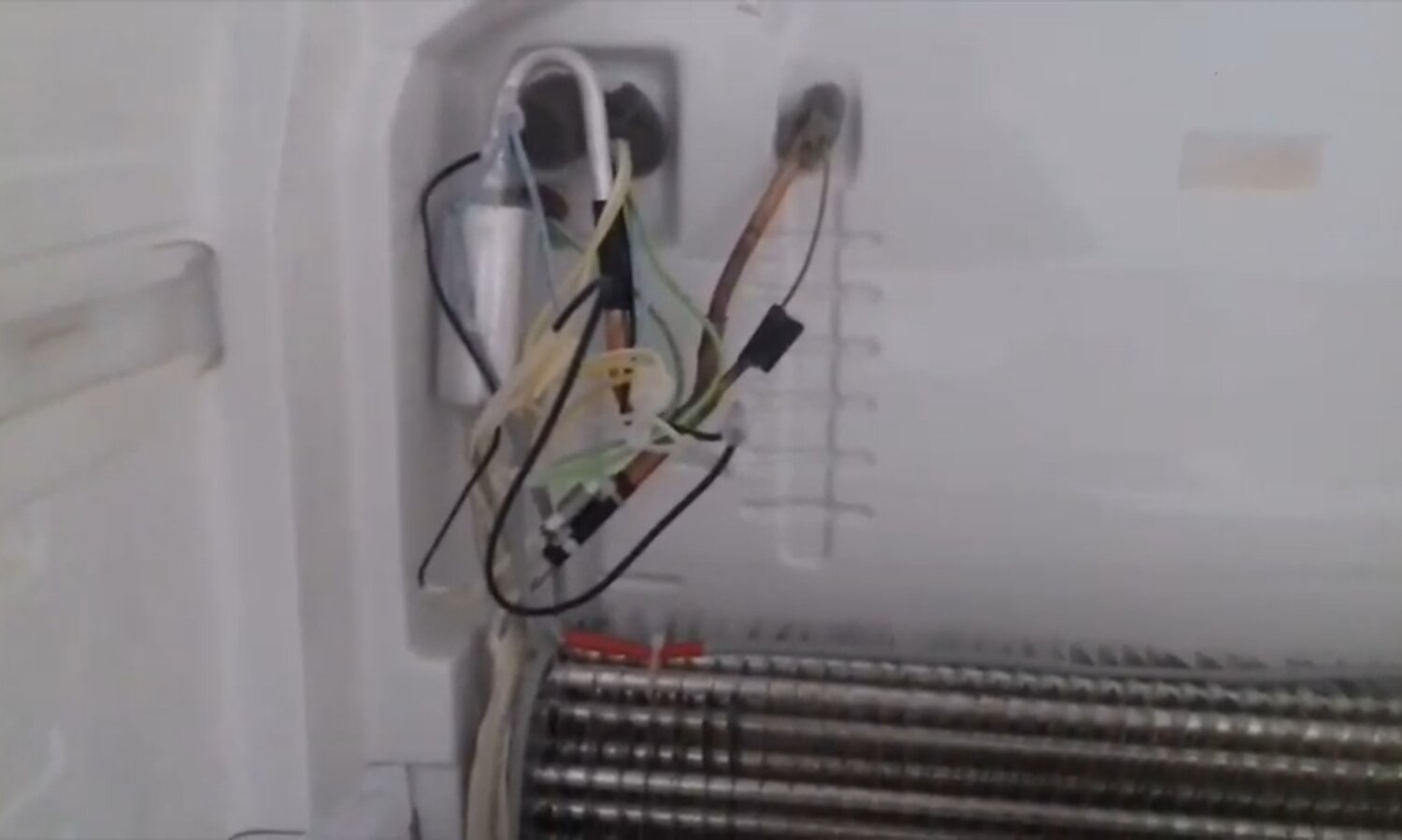 hotpoint ariston датчик оттайки, не холодит холодильник lg, холодильник, предохранитель холодильника самсунг ноу фрост, whirlpool 8140 датчик оттайки
