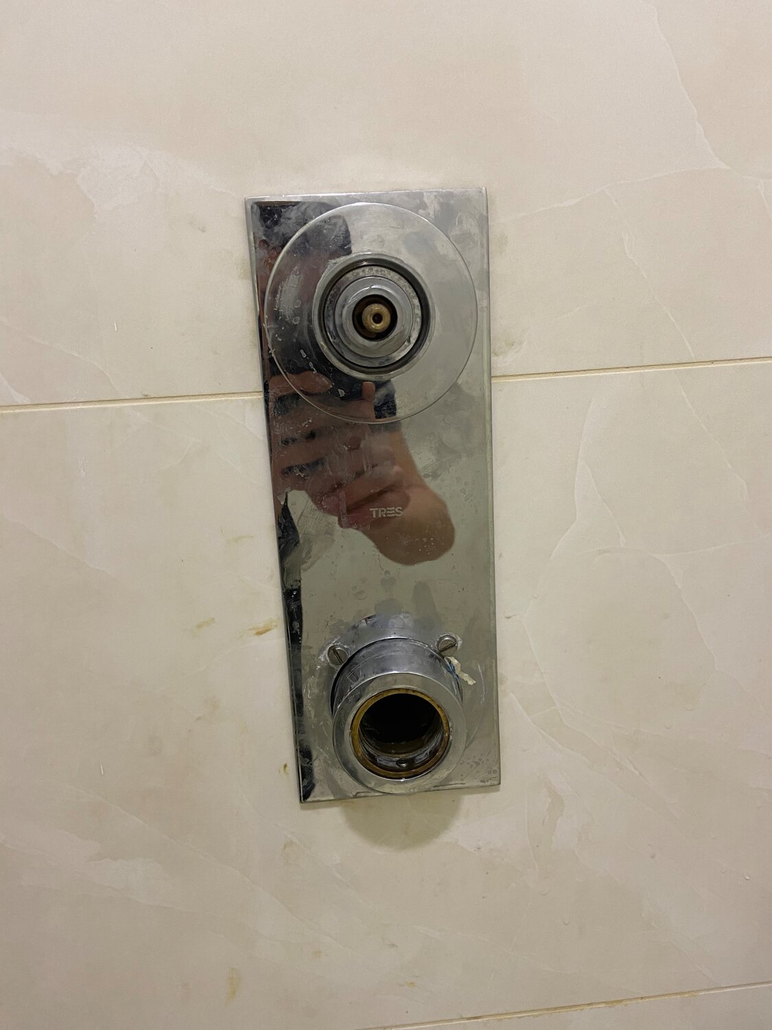 техника, смеситель, расположение эксцентриков в трубе, раковина, дисклудер аквастоп