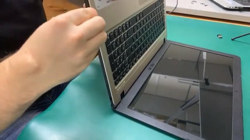 ноутбук, техника, экран, клавиатура ноутбука, проблемы с матрицей ноутбука