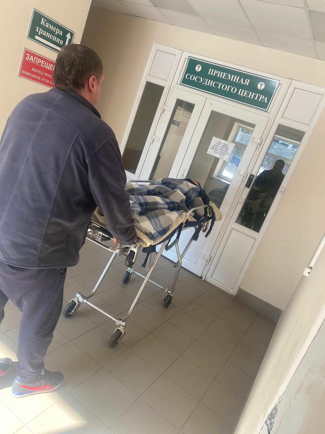 больница, приемное отделение, пациент, медицинские учреждения, приемное отделение для носилочных больных