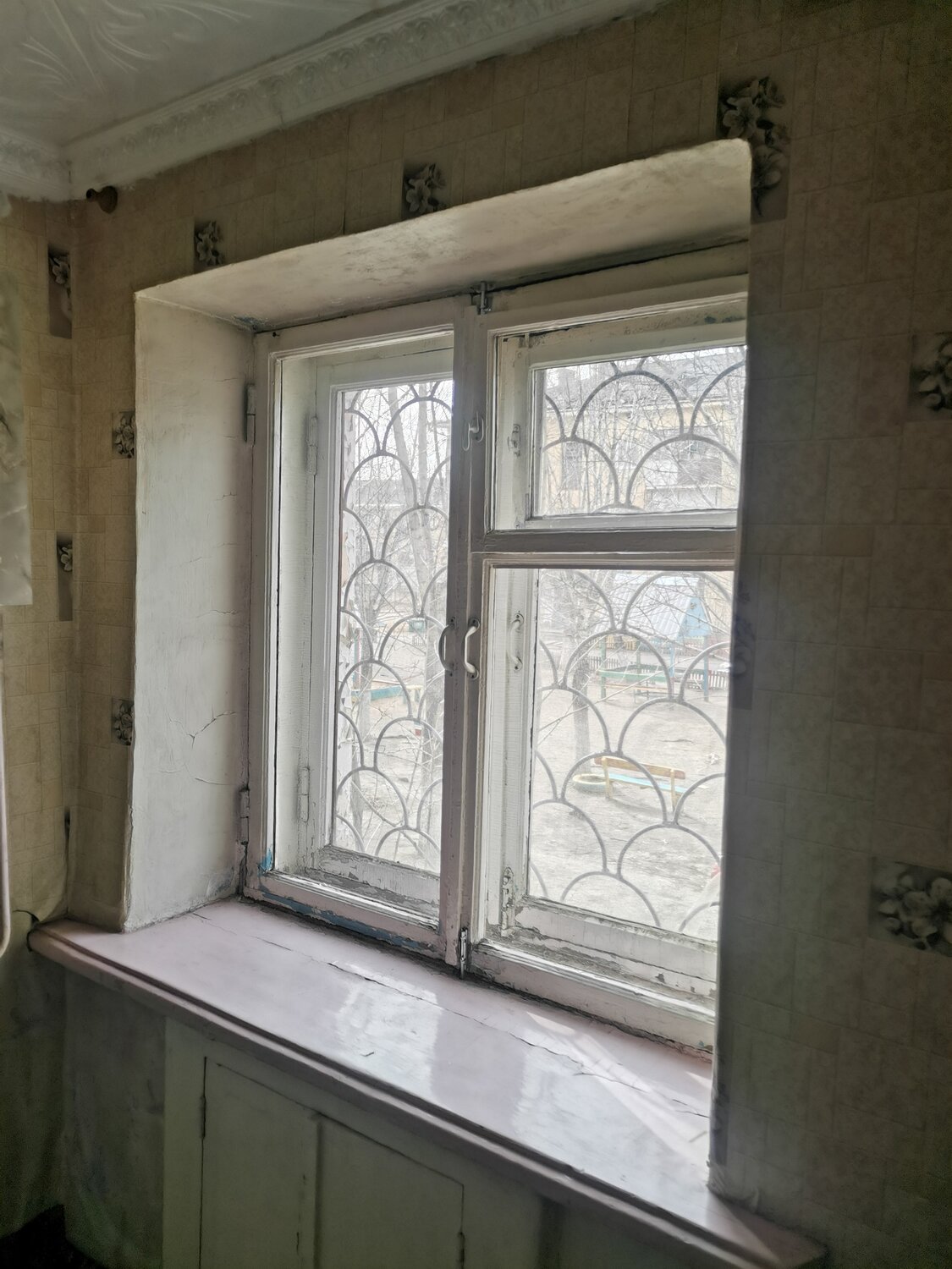 старые окна в квартире, окно, окно старое, старые окна, старые деревянные окна