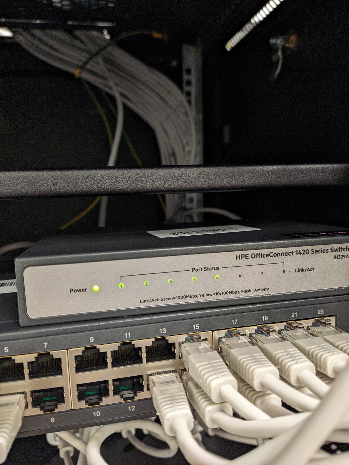 netgear <fs105-200pes> 5-port prosafe desktop switch (5utp 100mbps), коммутатор smart prosafe gs108t, d link коммутатор, cisco catalyst 2960 series si, компьютерная сеть