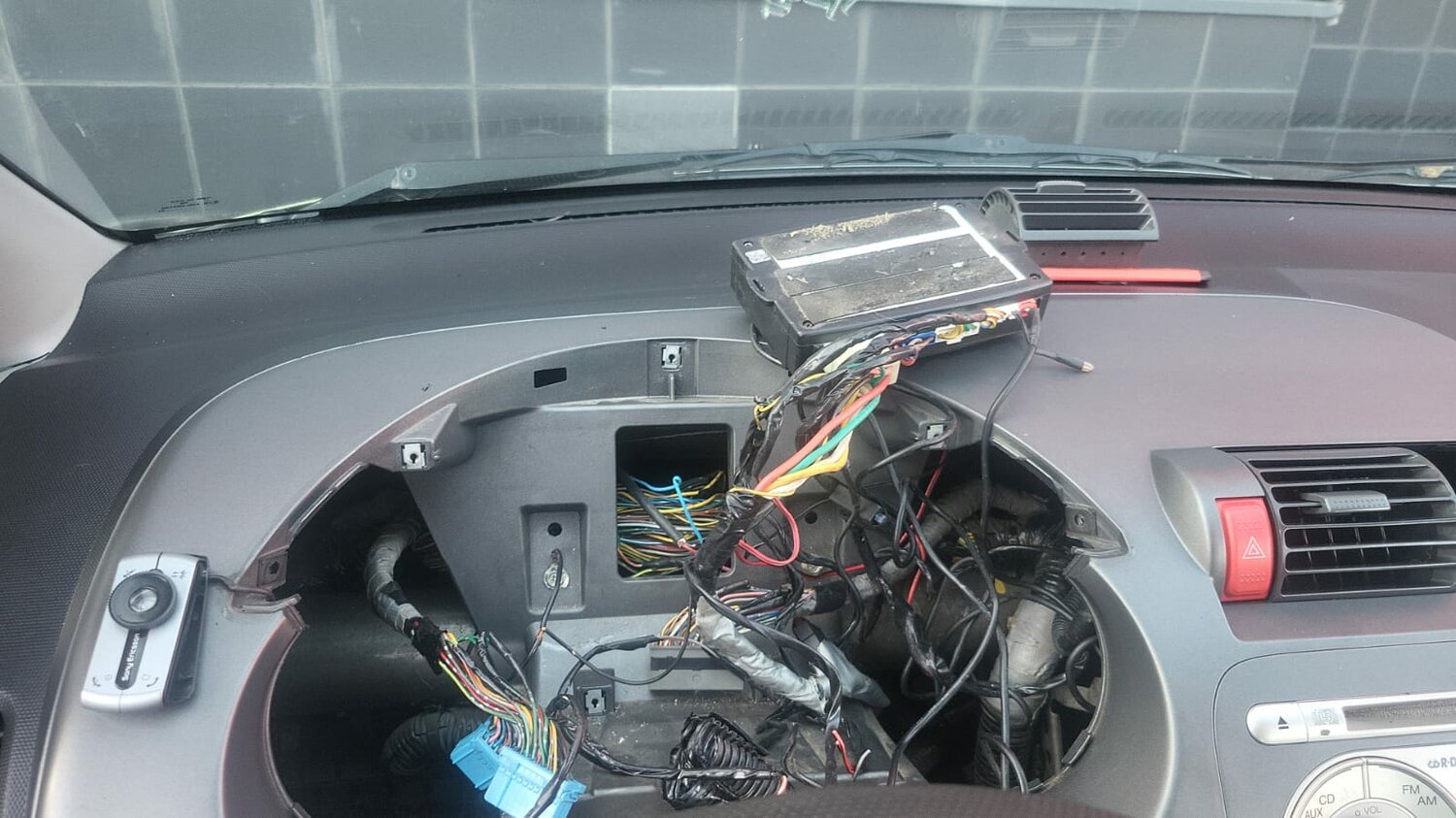 установка сигнализации, сигнализация на авто, установка сигнализации с автозапуском, сигнализация на автомобиль, установка сигнализации на авто