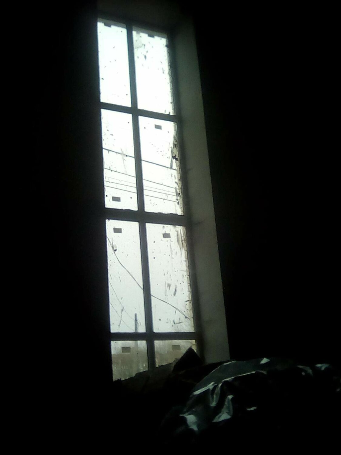 темное изображение, window, окна, объемный свет из окна, окно черно белое
