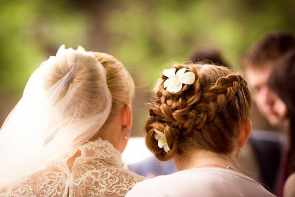 собранные прически косы, прически на волосы по лопатки с фатой, причёска, романтический стиль прически, прически ежедневные на средние волосы