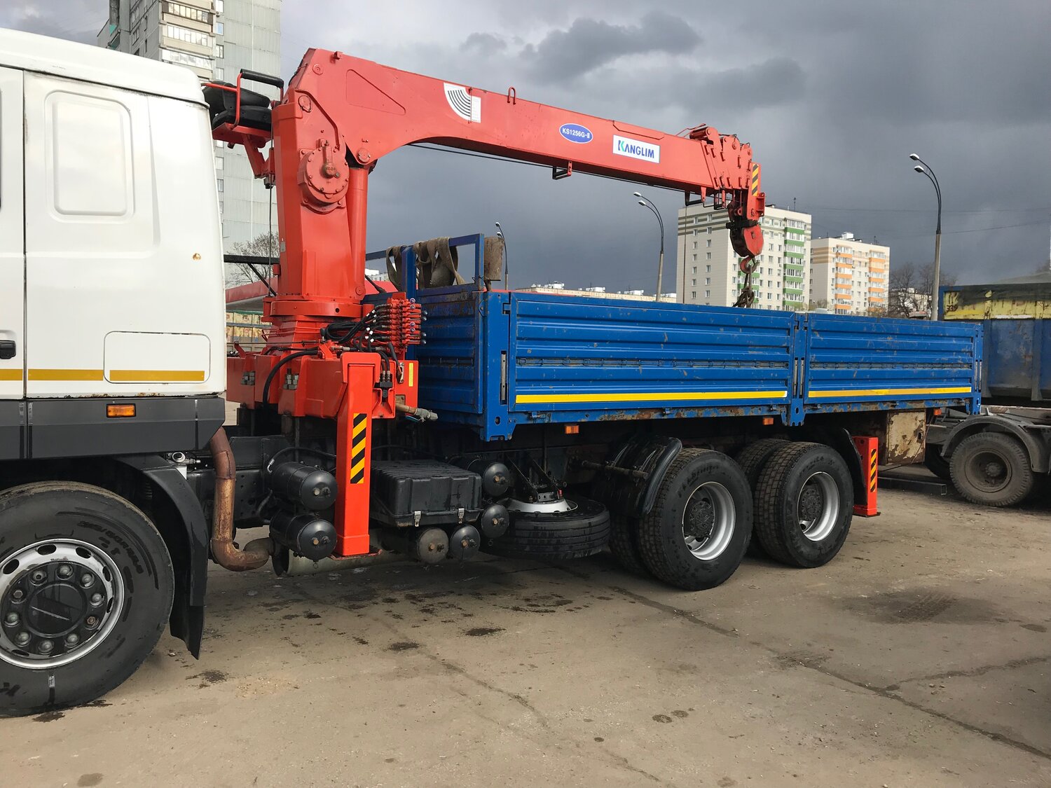 камаз 65117 кму kanglim ks 1256g-ii (кран-манипулятор), бортовой камаз 65117 с кму канглим ks2056h, камаз 65117 с кму канглим 1256, камаз 65117 с кму kanglim, камаз 43118 с кму horyong hrs216